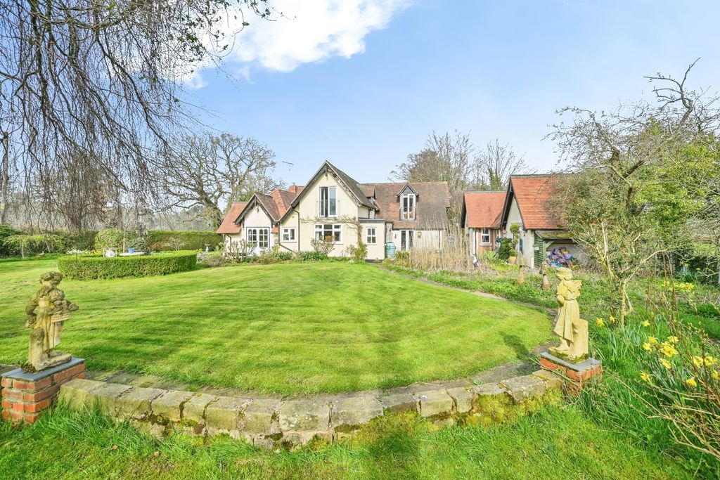 Property photo 3 of 27 Formal Garden