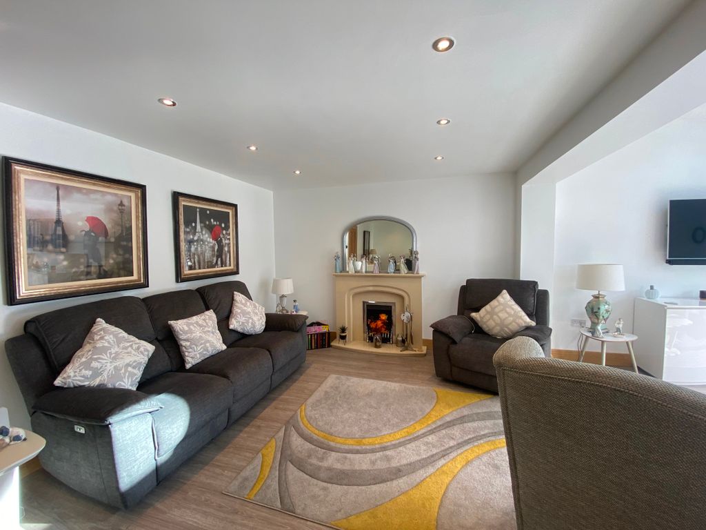 Property photo 3 of 33