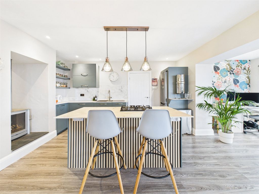 Property photo 2 of 25 Picture No. 28