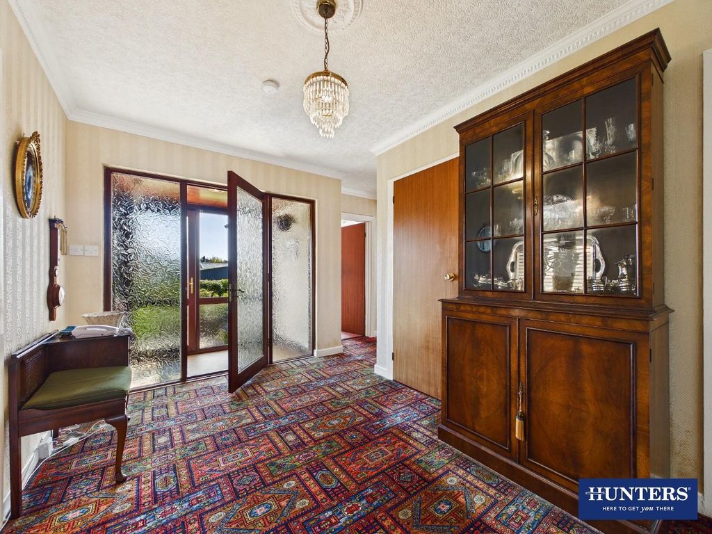 Property photo 2 of 23 Entrance Hall