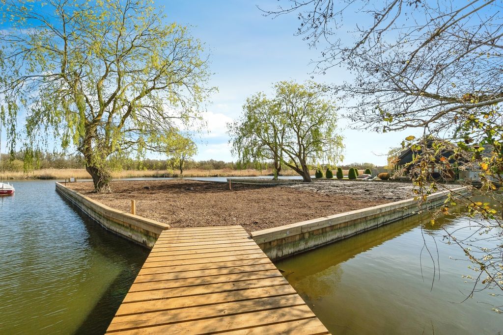 Property photo 2 of 37 Photo