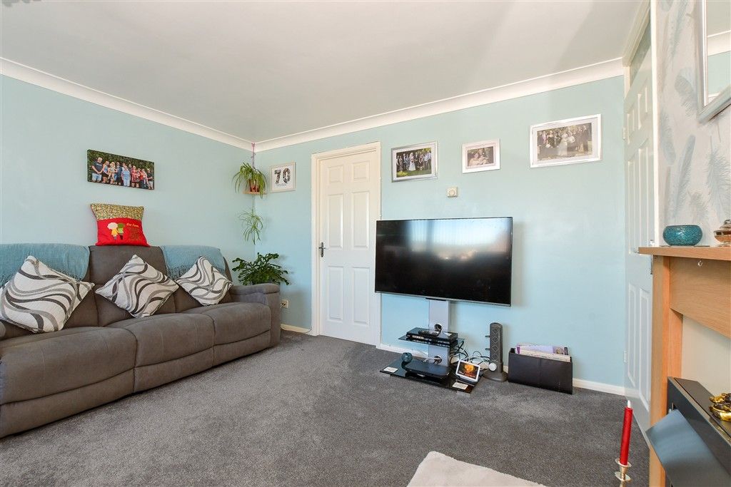 Property photo 1 of 13 Lounge