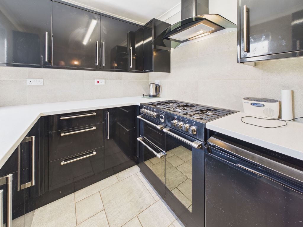 Property photo 3 of 15 Cam02093G0-Pr0061-Still016