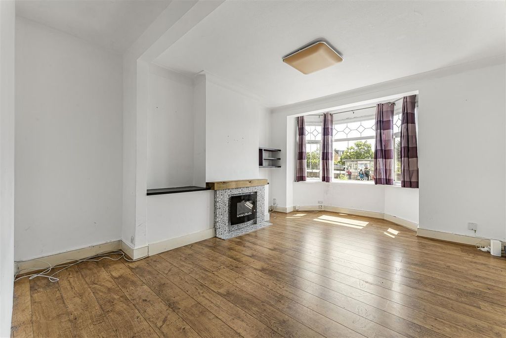 Property photo 3 of 27 16_87380.Jpg