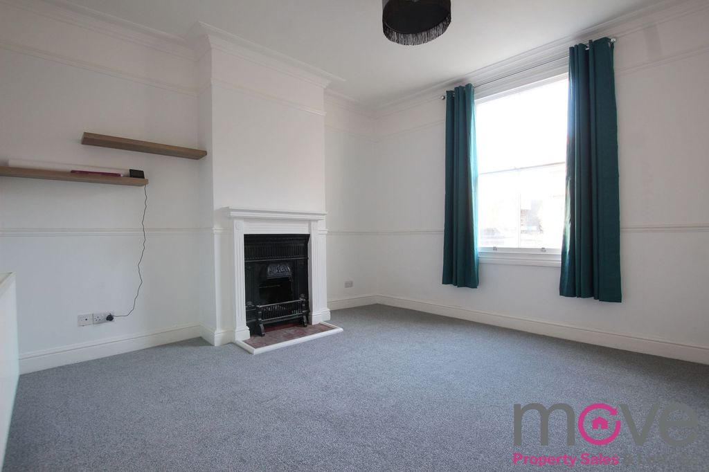 Property photo 3 of 10 Photo 8