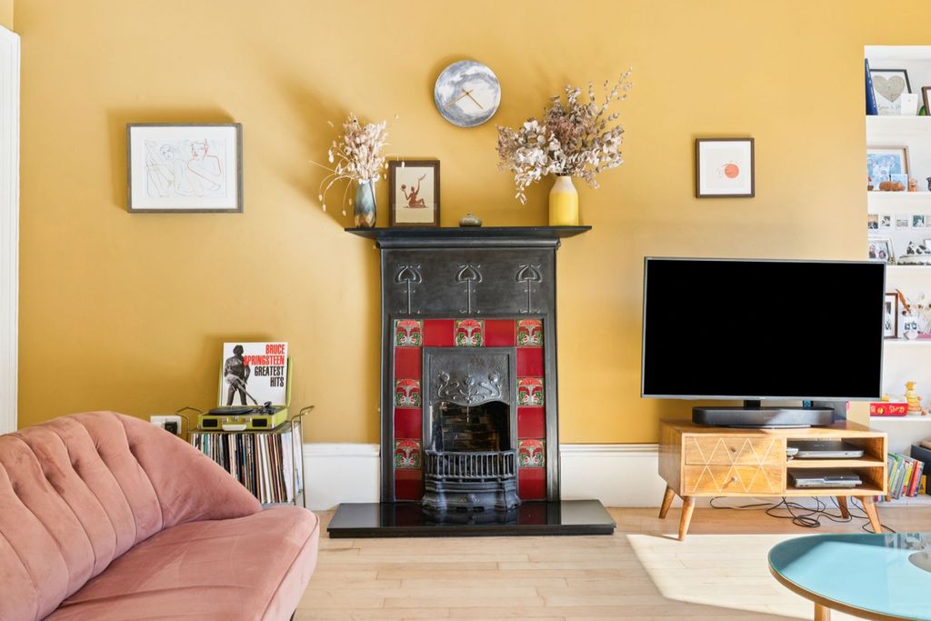 Property photo 3 of 28