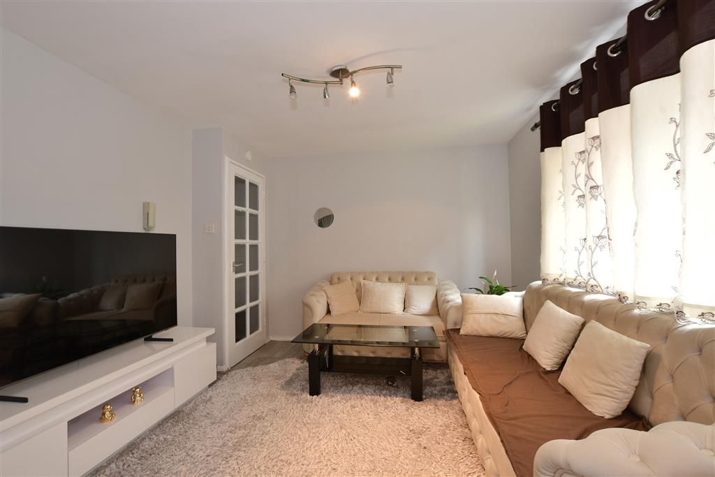 Property photo 2 of 7 Living Room
