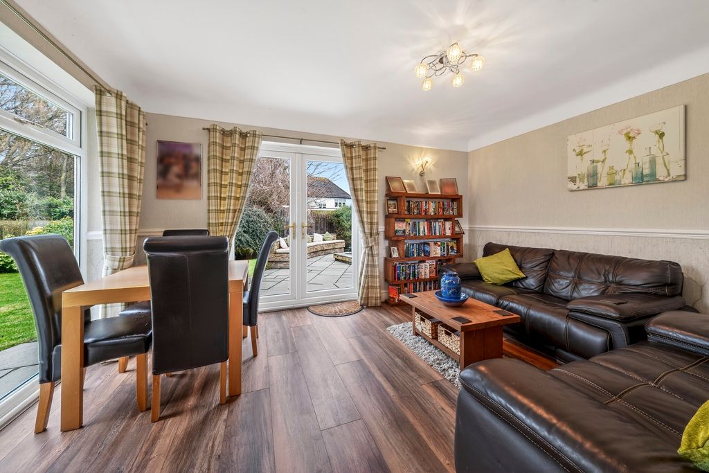 Property photo 3 of 28