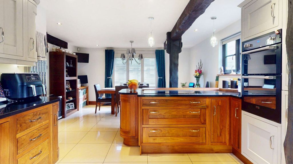 Property photo 2 of 35 Picture No. 17