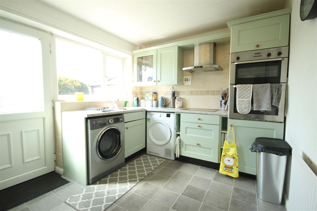 Property photo 2 of 10 Kitchen Diner