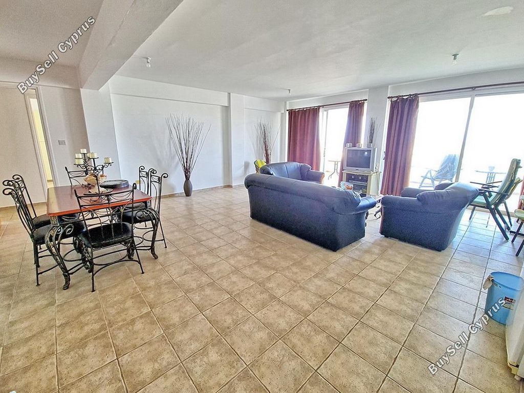 Property photo 3 of 34