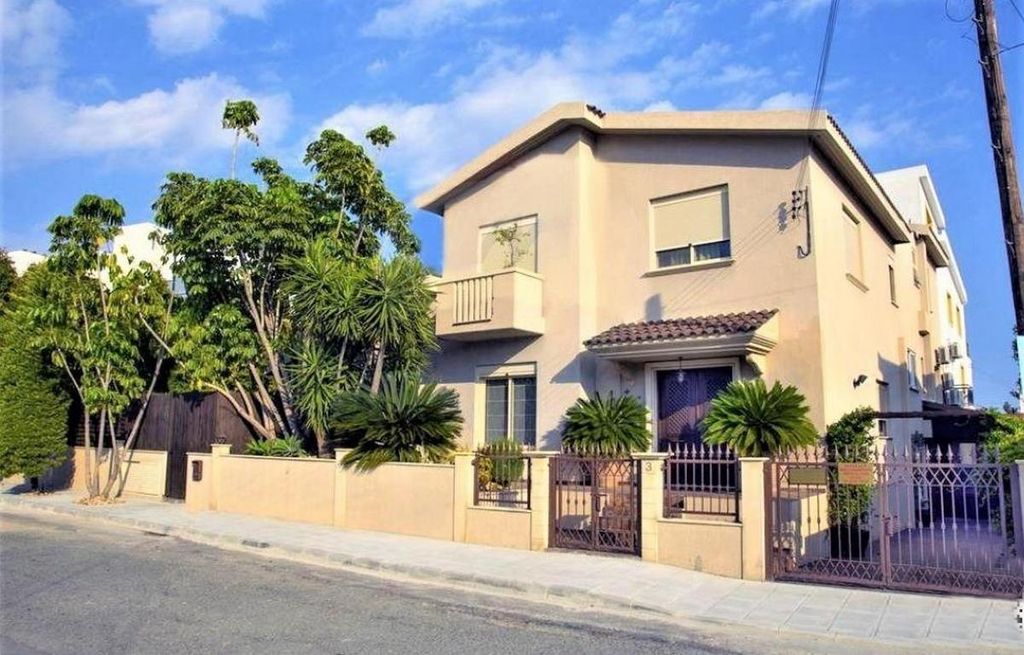 Property photo 1 of 8