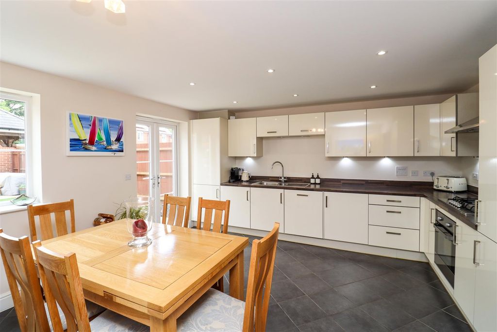 Property photo 2 of 22 Kitchen/Breakfast Room