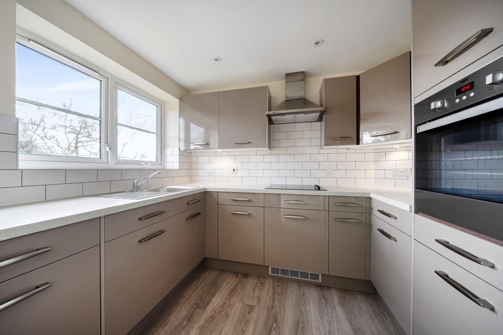 Property photo 3 of 18 Kitchen