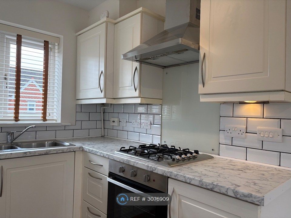 Property photo 3 of 9 Kitchen