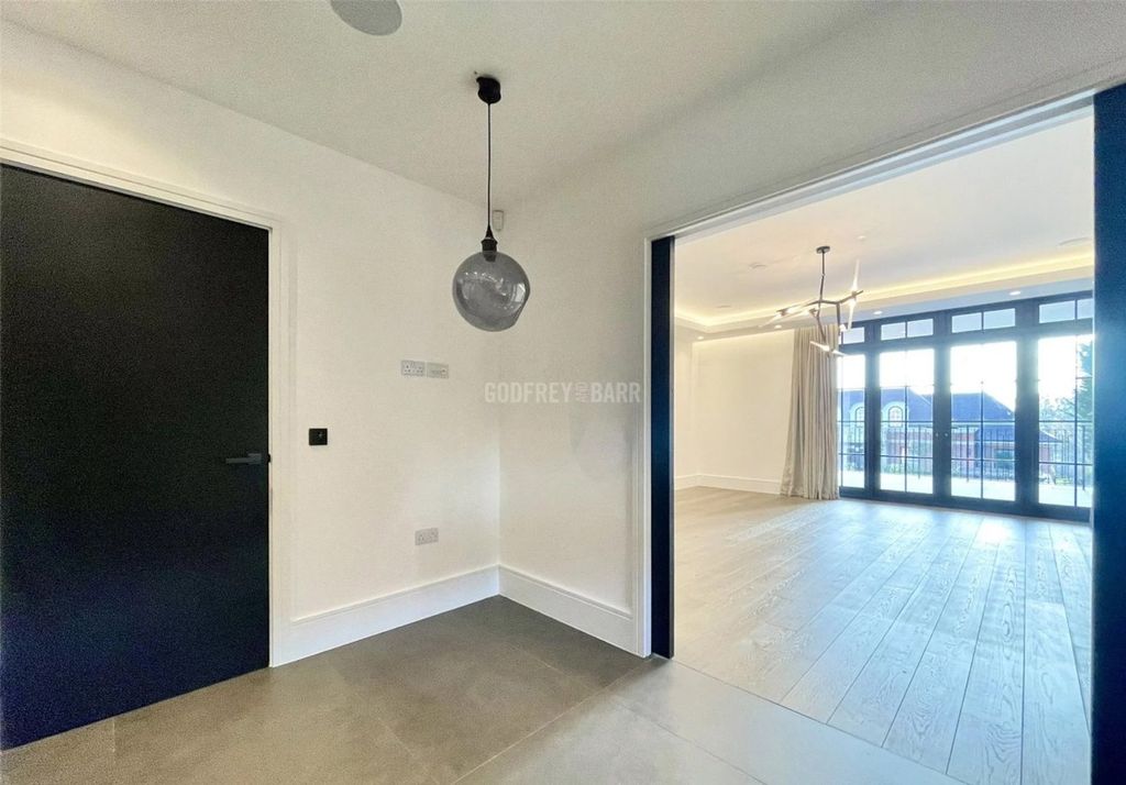 Additional image 11 of 2 bed flat to rentBeech Hill, Hadley Wood EN4