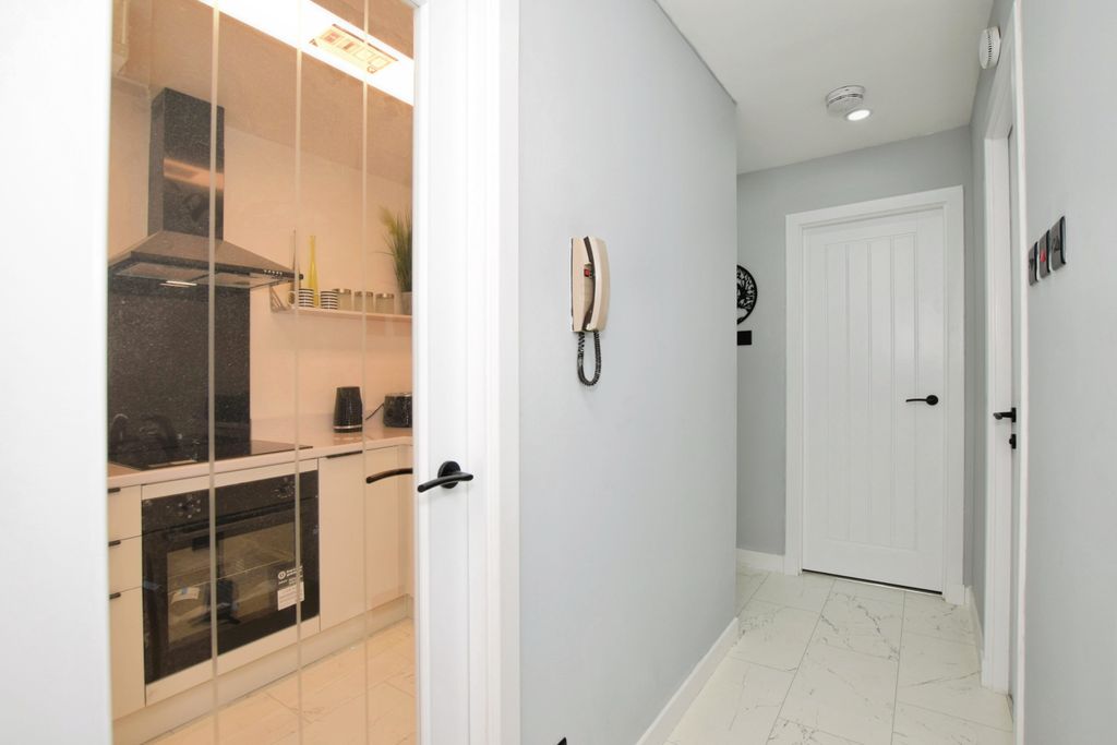 Property photo 3 of 18 Hall