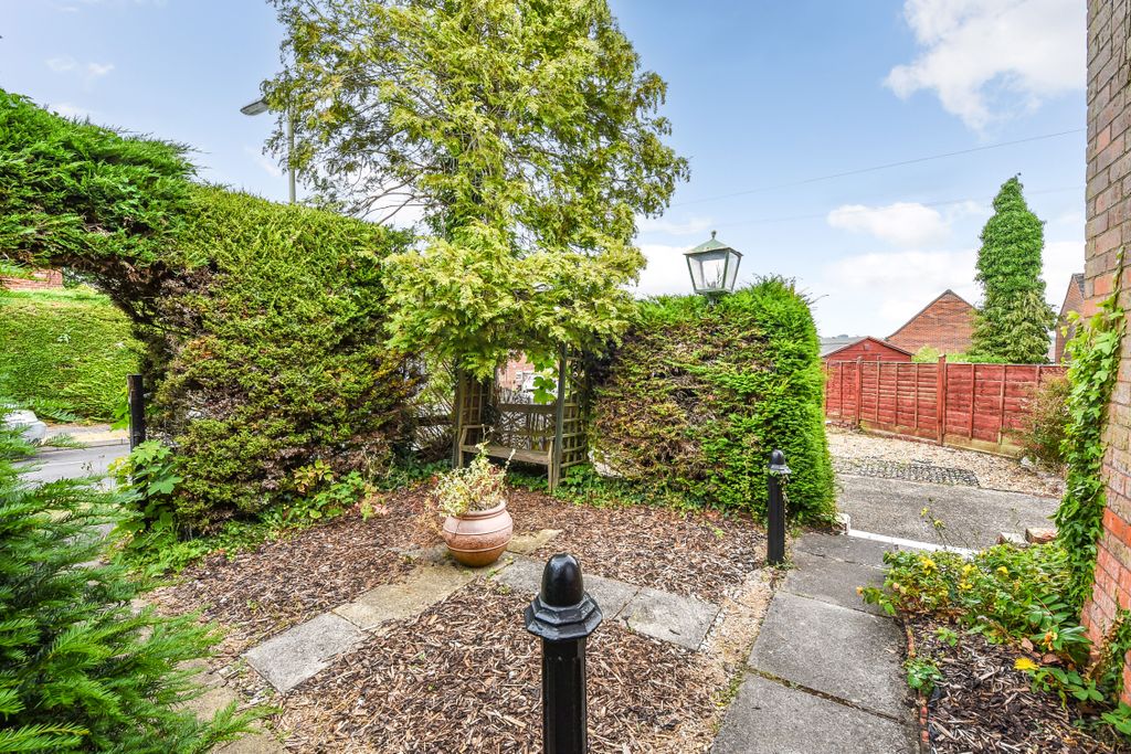 Property photo 2 of 20