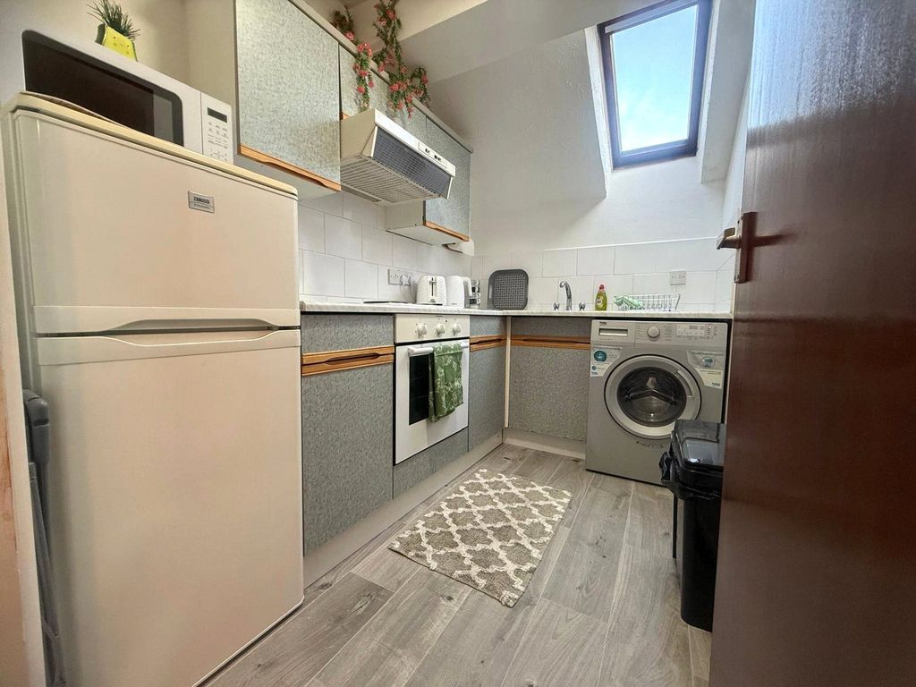 Property photo 3 of 7 Picture No. 13