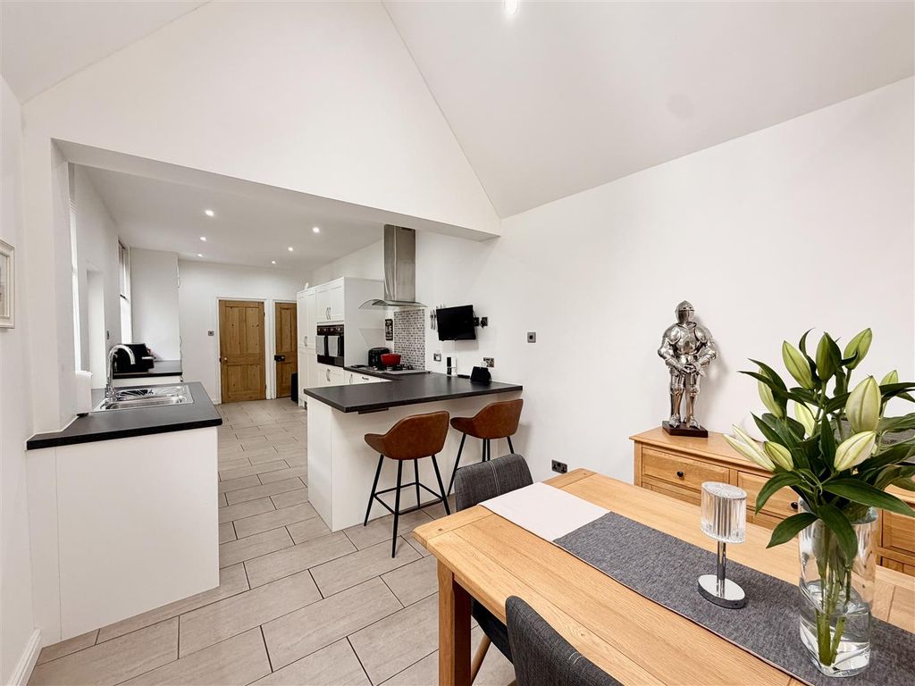 Additional image 7 of 5 bed town house for saleHerrick Road, Loughborough LE11