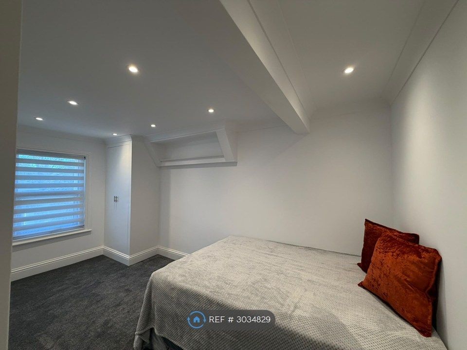Property photo 2 of 35