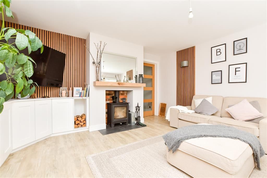 Property photo 3 of 13 Lounge