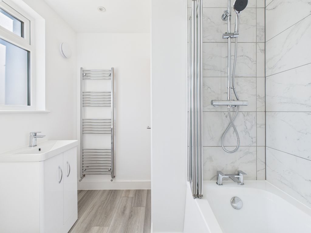 Property photo 2 of 12 Bathroom