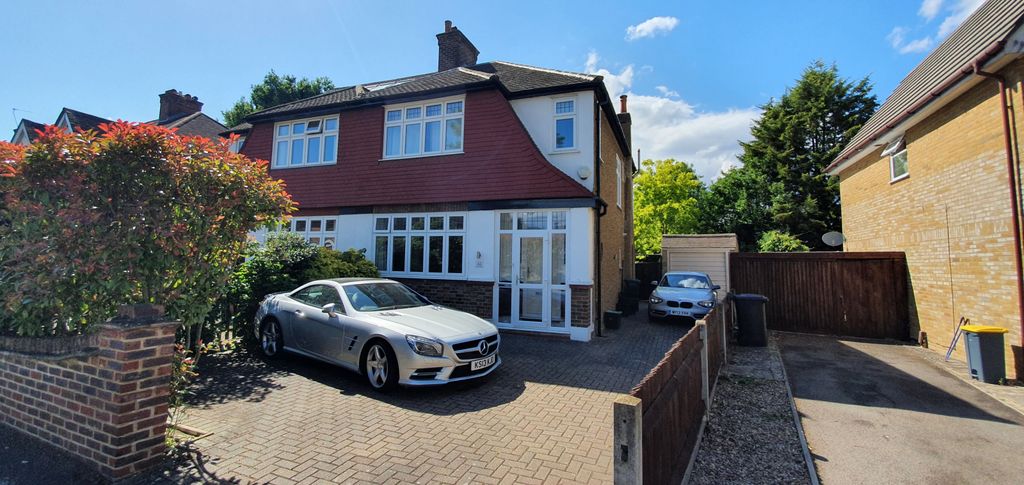 Property photo 1 of 12 Priory Close, Br3