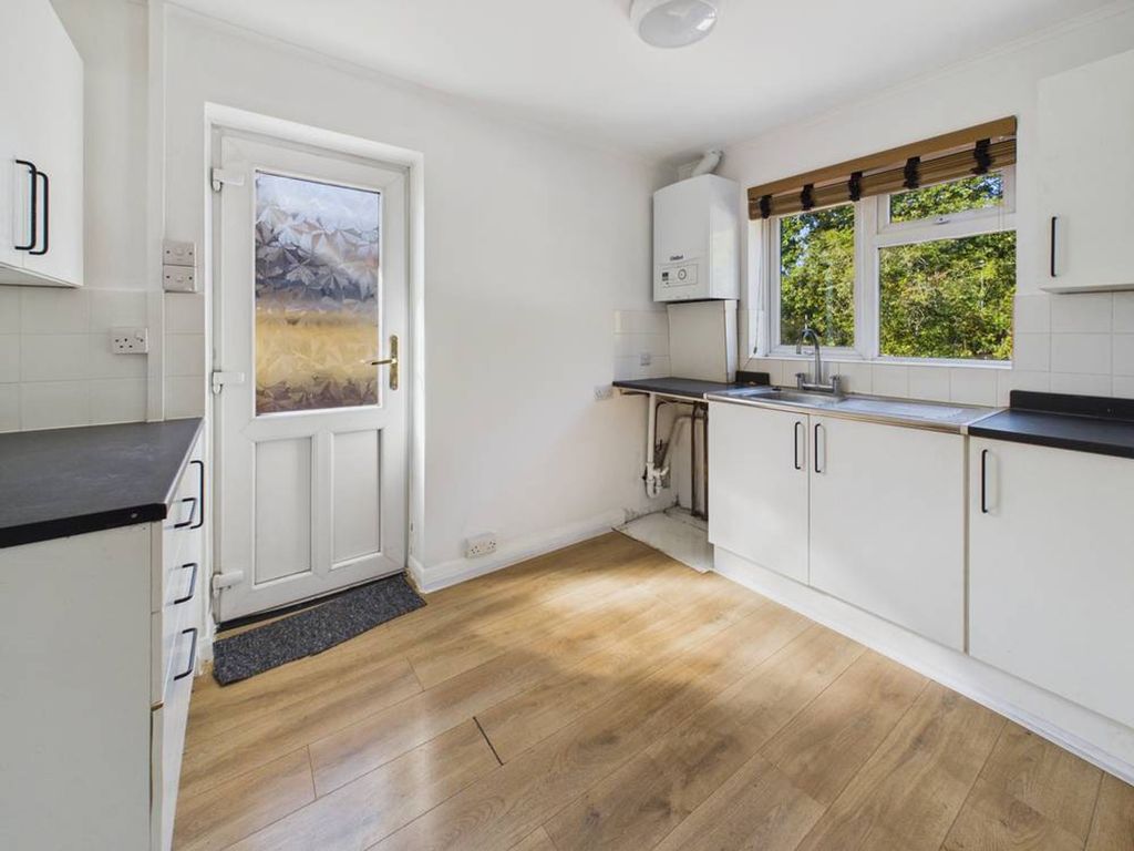 Property photo 2 of 11 Kitchen