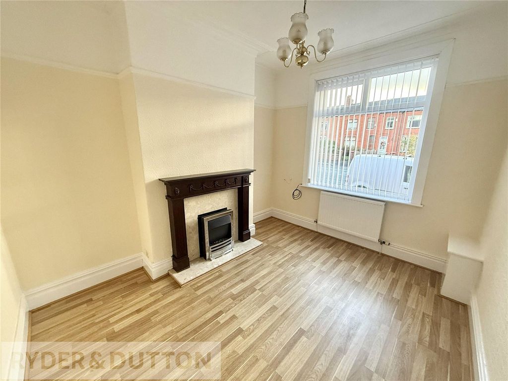 Property photo 2 of 22 Lounge