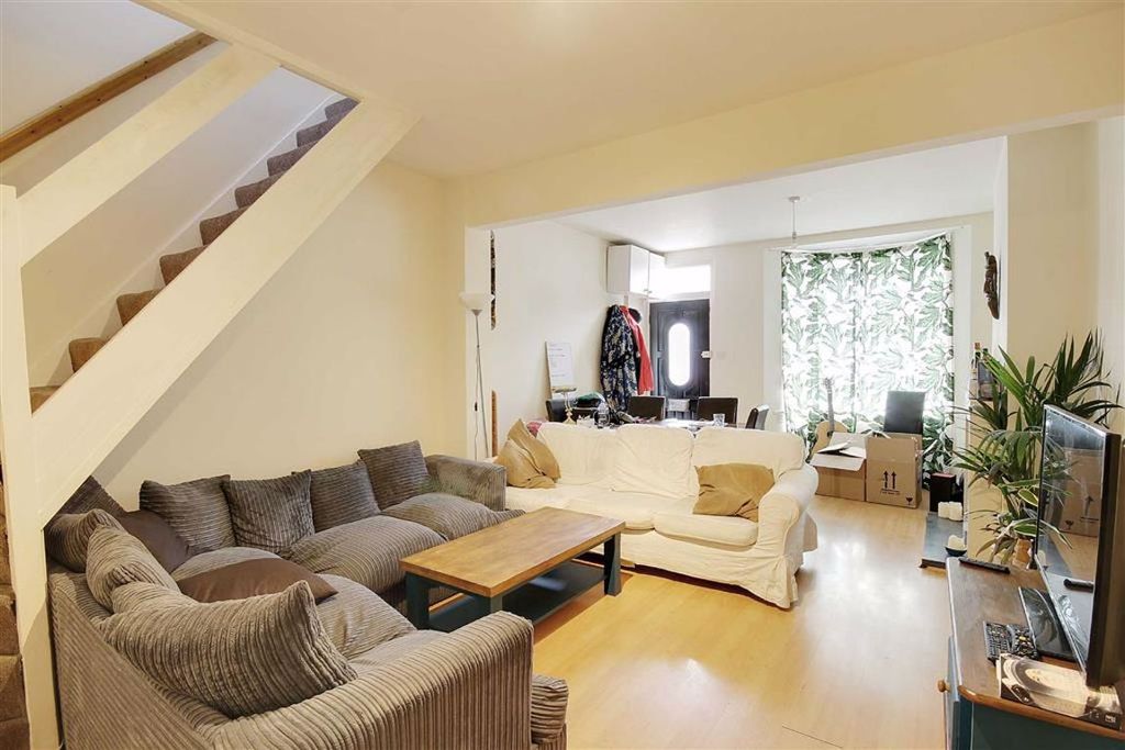 Property photo 3 of 9 Lounge 1