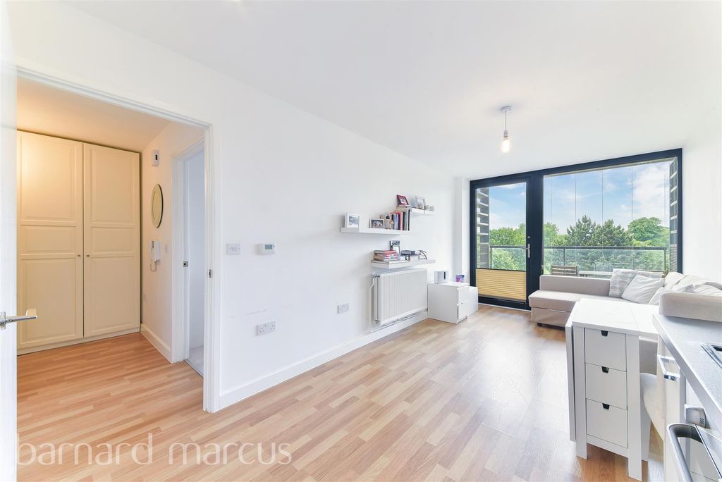 Property photo 3 of 8 Dining Room