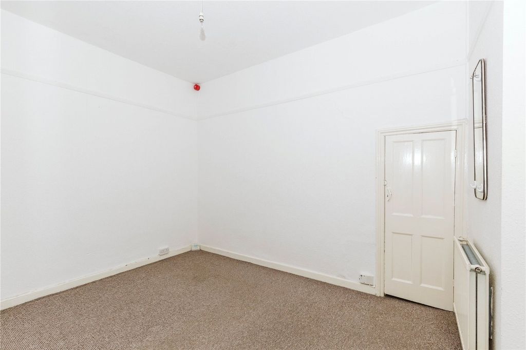 Property photo 3 of 6 Picture No. 11