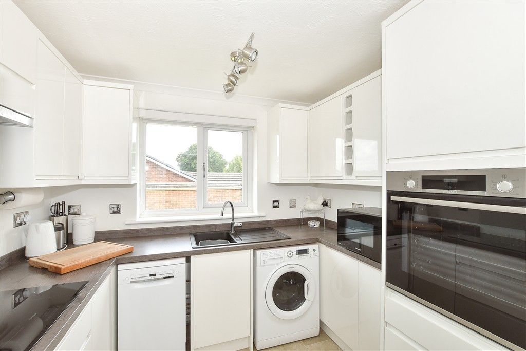 Property photo 3 of 9 Kitchen