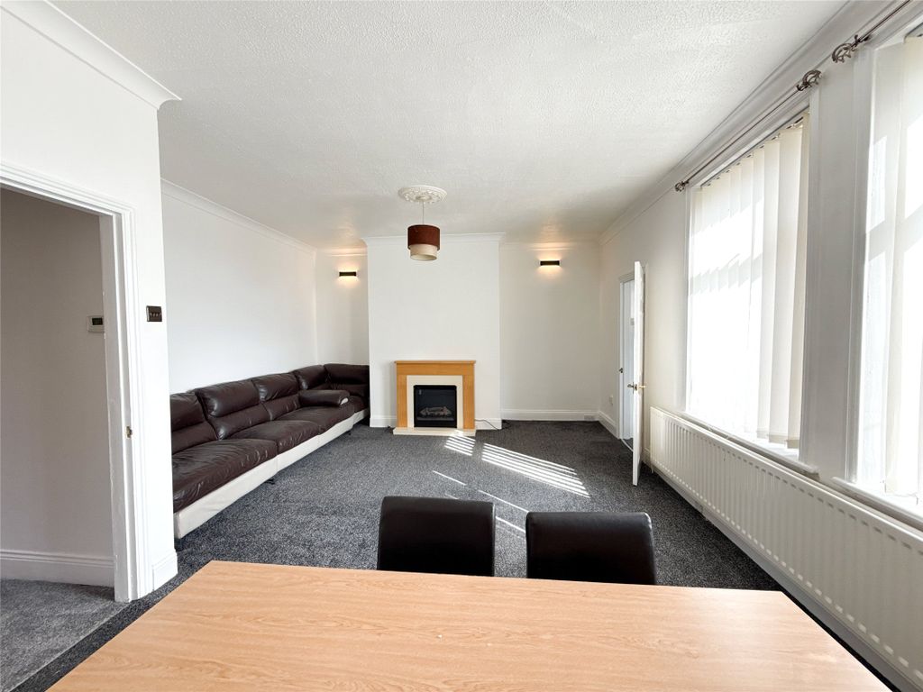 Property photo 3 of 16 Living Room