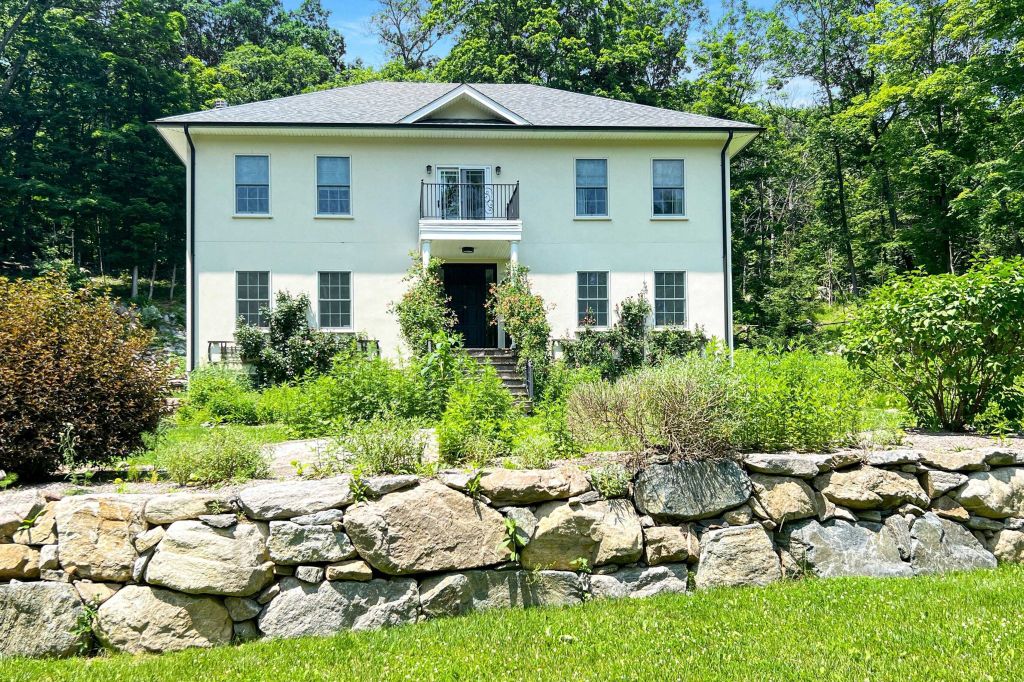 Property photo 1 of 22