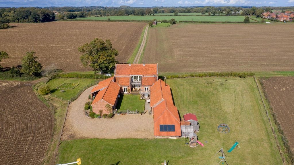 Property photo 2 of 32