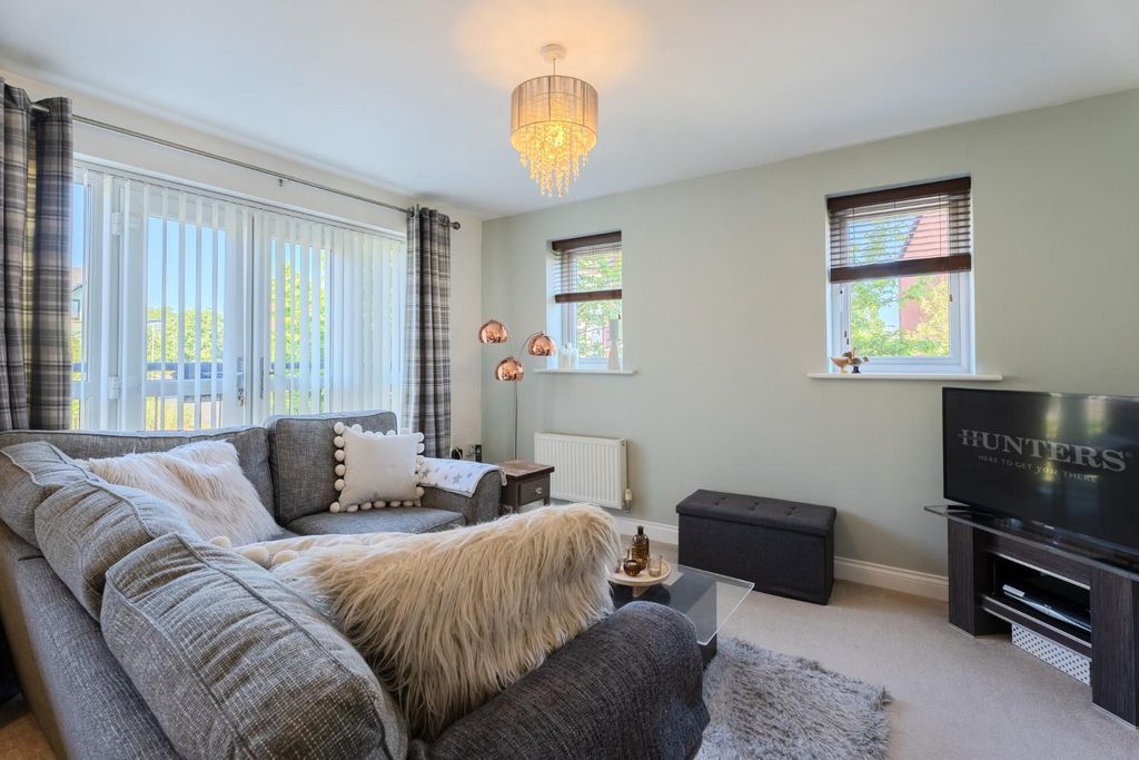 Property photo 3 of 10 Alderney Close-7.Jpg