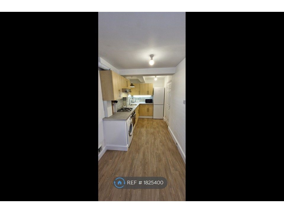 Property photo 3 of 10 Kitchen Area