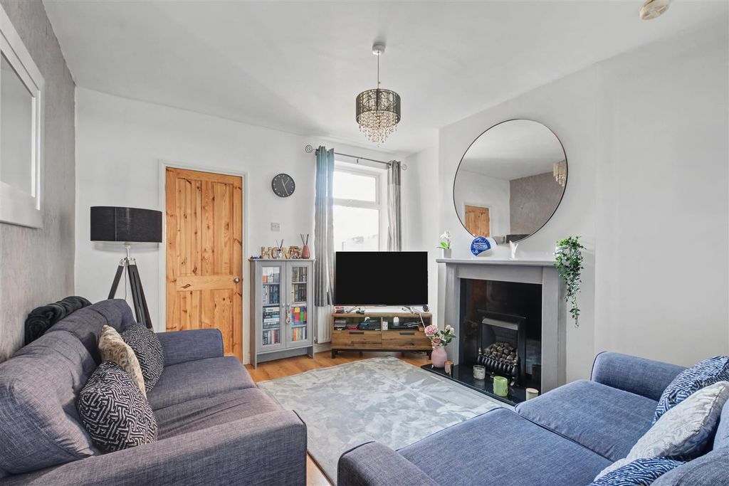 Property photo 2 of 9 Lounge.Jpeg