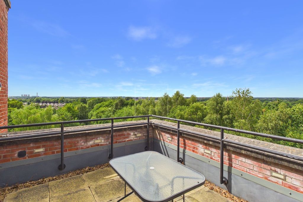 Property photo 3 of 11 Balcony