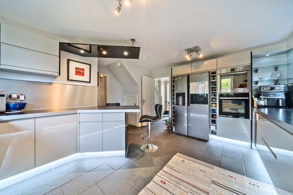 Property photo 2 of 13 8 Kitchen