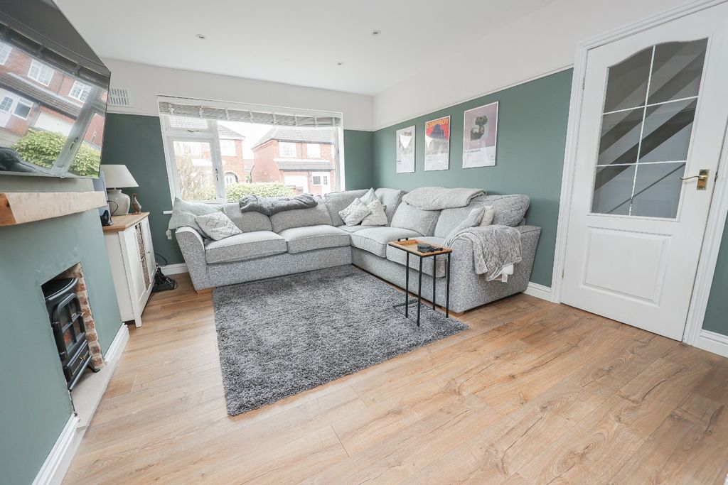 Property photo 3 of 19 4121172