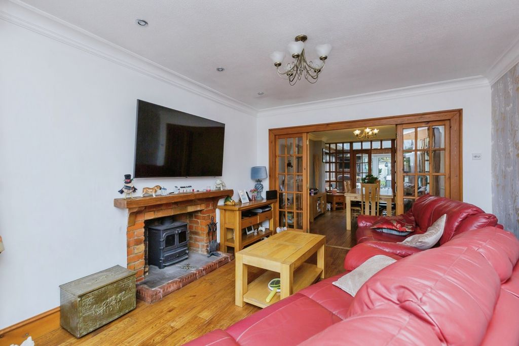 Property photo 3 of 17 Photo