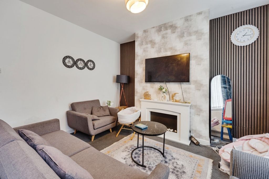 Property photo 2 of 16 Pbox-Img.Jpg