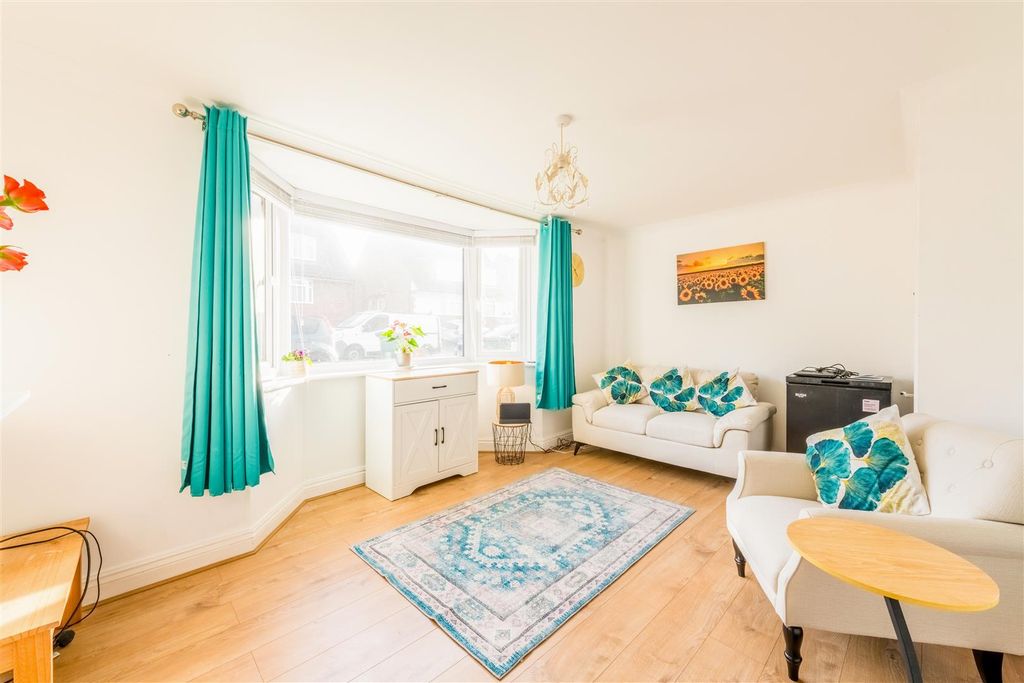 Property photo 2 of 17 45 Broomfield Drive-10.Jpg