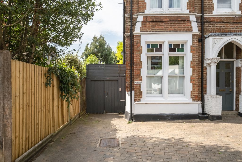 Property photo 2 of 23