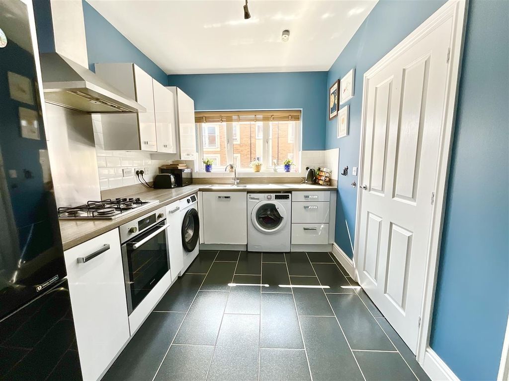 Property photo 2 of 14 Kitchen