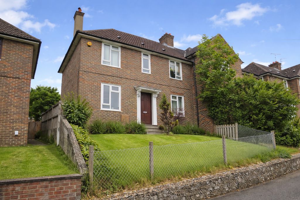 Property photo 1 of 8 Photo 9