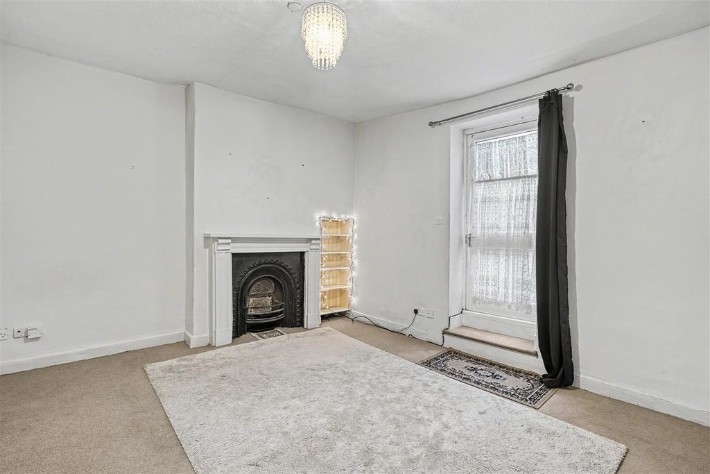 Property photo 3 of 11 Lounge/Diner